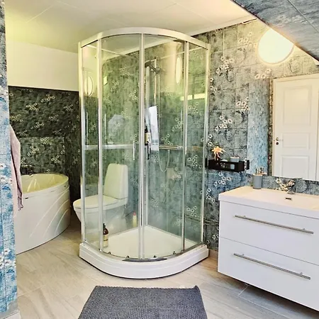 別荘 Large House In